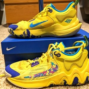 Nike Gianni's basketball shoes boys size 5.5Y